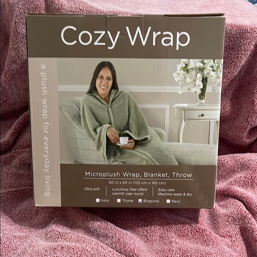 Cozy Wrap Microplush Blanket in Thyme